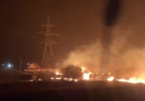 В микрорайоне Бурвод в Улан-Удэ начался пожар в частном секторе, проводится эвакуация жителей
