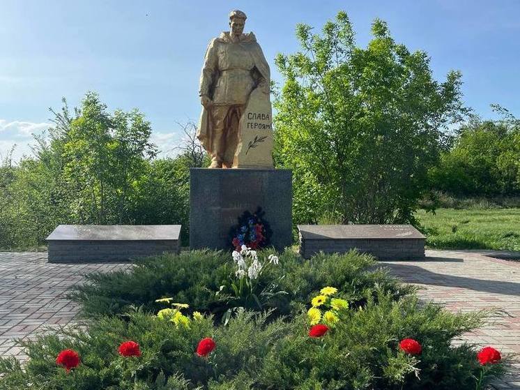 В селе Федоровка Мелитопольского округа благоустроили памятник ВОВ