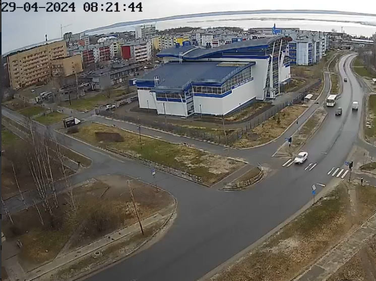 Появилось видео с остановки в Петрозаводске, где умер мужчина