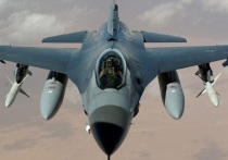 Во вторник к западу от базы американских ВВС Холломан в Нью-Мексико разбился истребитель F-16, пилот которого благополучно катапультировался