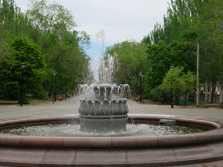 В Волгограде после ремонта вновь начал работать фонтан на проспекте Ленина