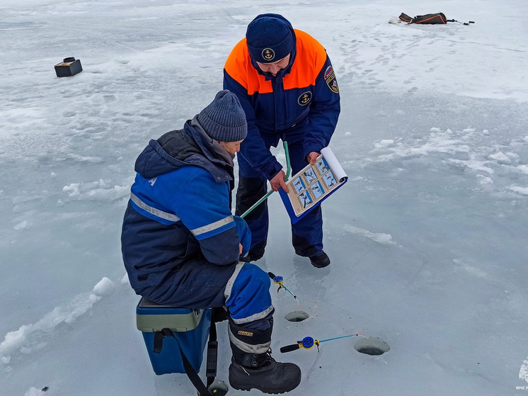Жителей Кольского Заполярья предупредили об опасности выезда на лед