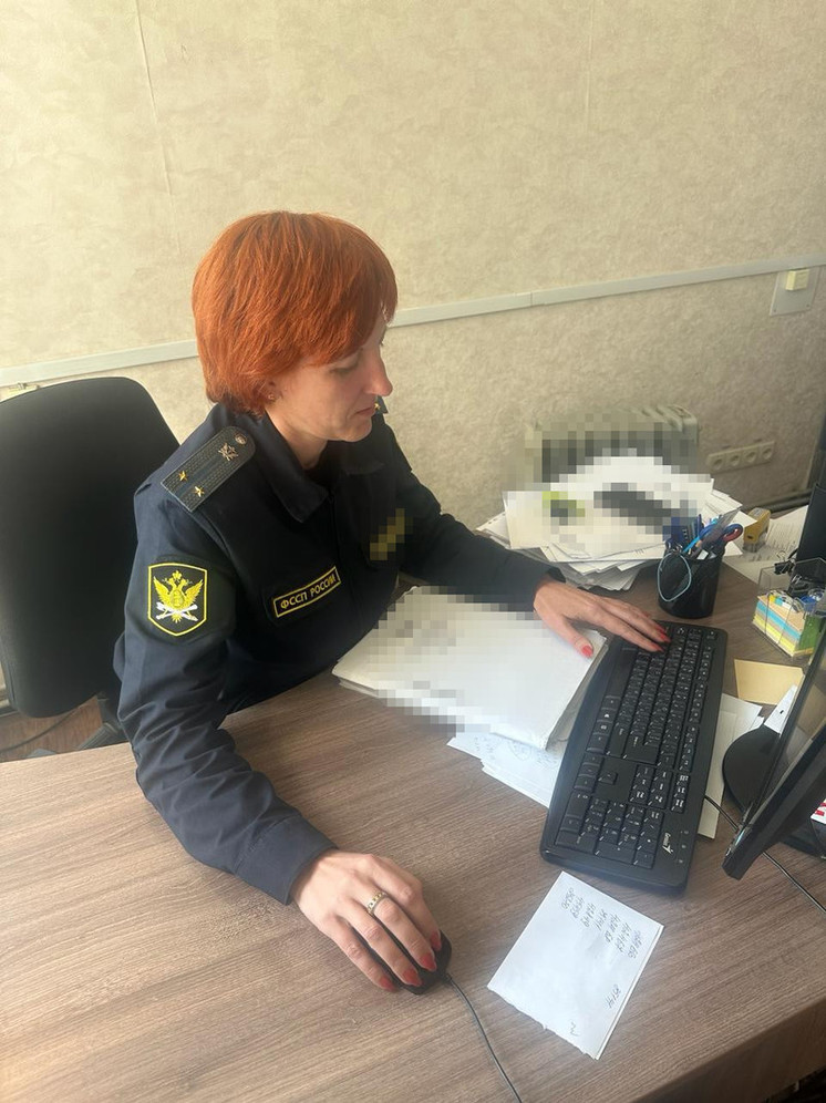 Судебные приставы взыскали компенсацию через запрет на выезд за границу