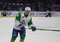 Рекордсмен Континентальной хоккейной лиги (КХЛ) по количеству сыгранных матчей Евгений Бирюков объявил о завершении спортивной карьеры.