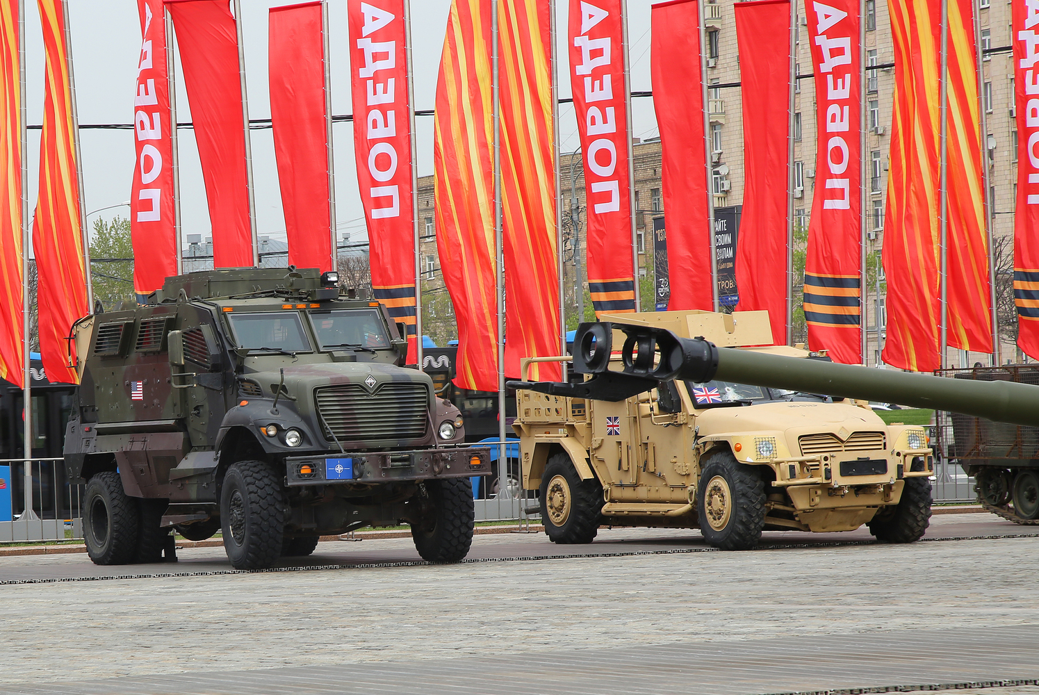 В Москве открылась выставка трофейной военной техники на Поклонной горе: фоторепортаж