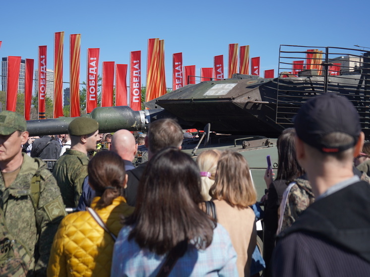 В столицу май пришел под руку с солнечной, теплой погодой, которая будто так и намекает москвичам, чтобы те не сидели дома