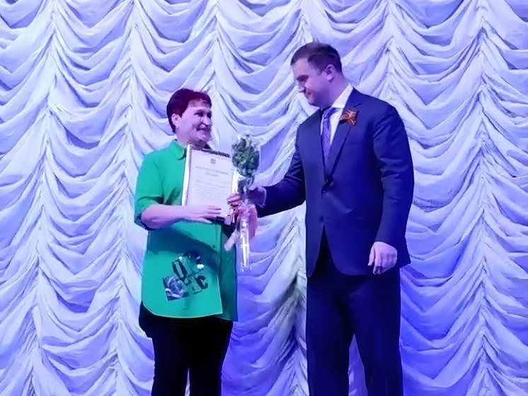 Губернатор Хоценко поздравил трудовые коллективы Омской области с днём Весны и Труда
