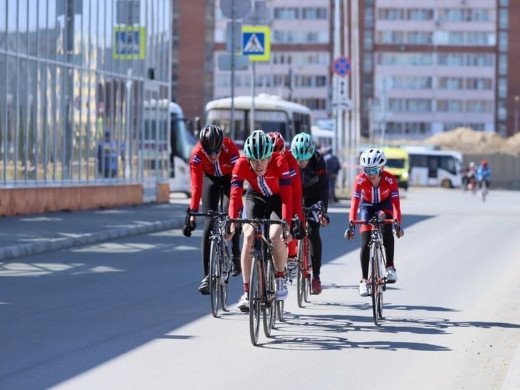 Более 100 человек поучаствовали в велогонке памяти олимпийского чемпиона Комнатова в Омске
