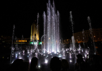На центральной площади Владивостока снова заработал светомузыкальный фонтан – он введен в строй после зимнего перерыва