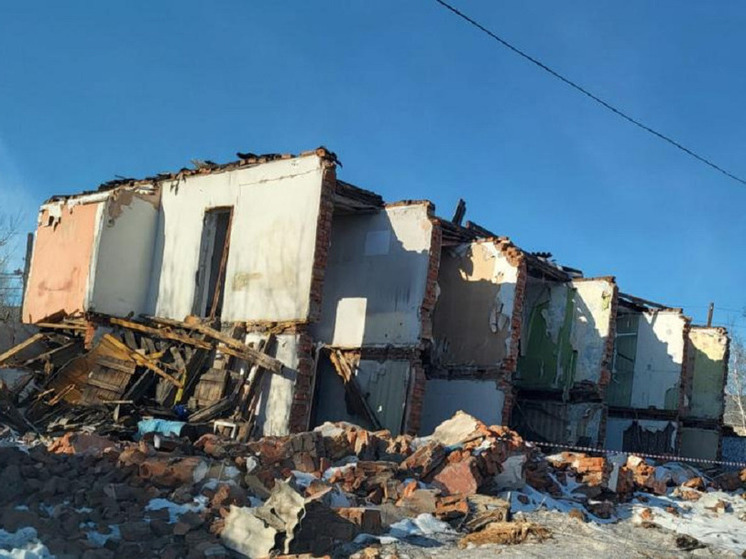 В Барнауле разрушили двухэтажный дом