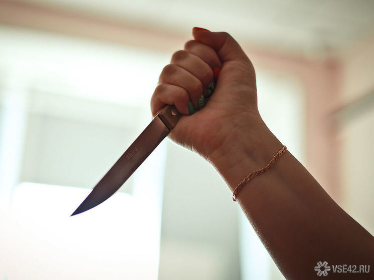 В Кемерове наркоман с ножом пришел на школьную спортивную площадку