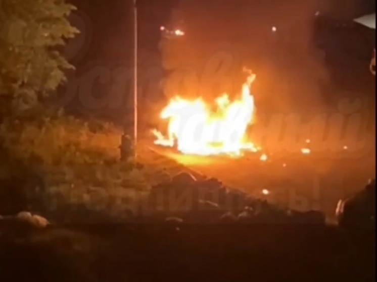 В Ростове на Коблова взорвался легковой автомобиль