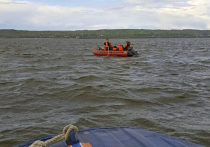 На Волге потеряла управление резиновая лодка с двумя детьми на борту