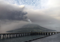 С индонезийского острова эвакуируют жителей: ждут цунами
