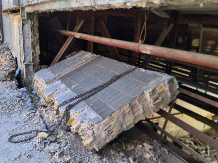 В центре Киева мужчину насмерть придавило бетонной плитой