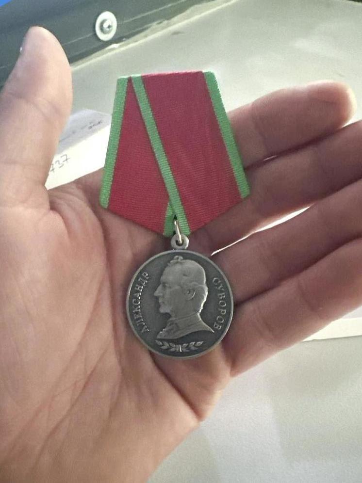 Медалью Суворова за мужество и отвагу наградили бойца СВО из поселка ЯНАО