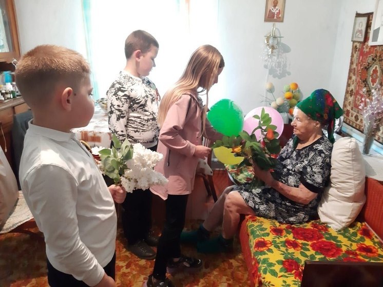 В Александровском округе поздравляют с 95-летием труженицу тыла