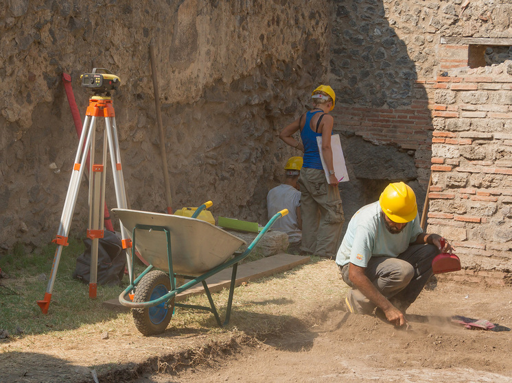 Уникальная находка в Казахстане: обнаружены петроглифы бронзового века
