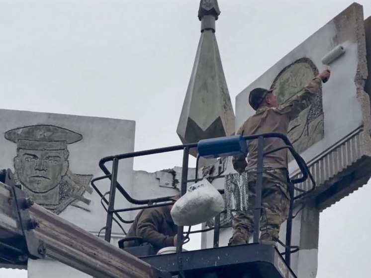 Бойцы СВО из Забайкалья восстановили памятник воинам ВОВ на Донбассе