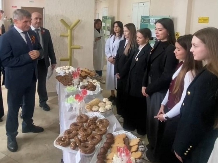 18 учеников чебоксарской гимназии № 5 выучились на кондитеров и сыроделов