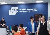 Министр образования, науки и молодежной политики Краснодарского края Елена Воробьева посетила соревнования по одной из четырех компетенций регионального этапа чемпионата высоких технологий