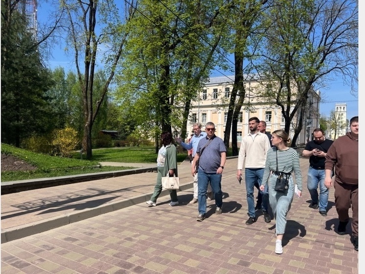 Александр Новиков проверил ход подготовки центральных улиц Смоленска к празднику 9 Мая