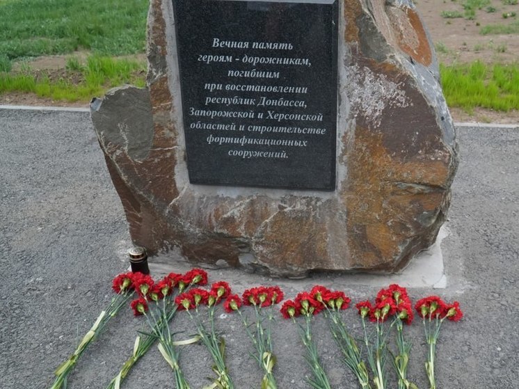 Глава «Автодора» почтил память героев-дорожников, погибших на Херсонщине