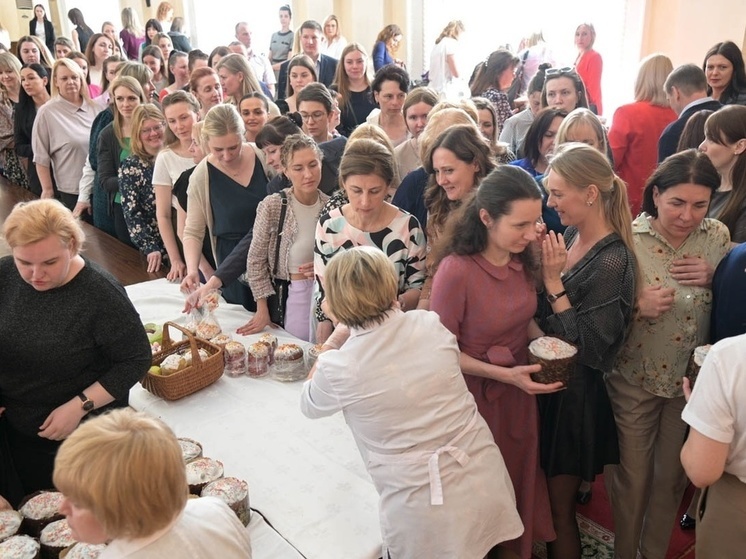 В Правительстве Смоленской области состоялось традиционное торжественное освящение пасхальных куличей