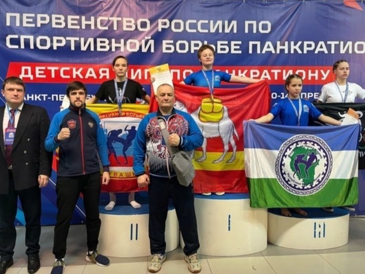 Четыре медали завоевали борцы Чувашии на первенстве России по панкратиону