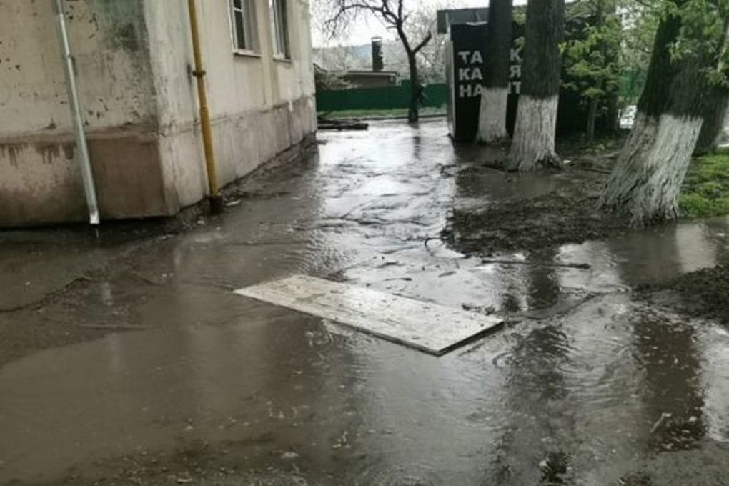 Жители Ростова устали от нескончаемых канализационных проблем