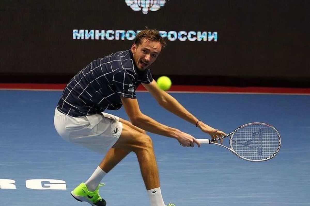 Медведев не сумел доиграть матч 1/4 финала на «Мастерсе» в Мадриде