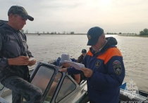 В Наримановском районе инспекция по маломерным судам провела профилактический рейд на акватории рек Волга и Бушма