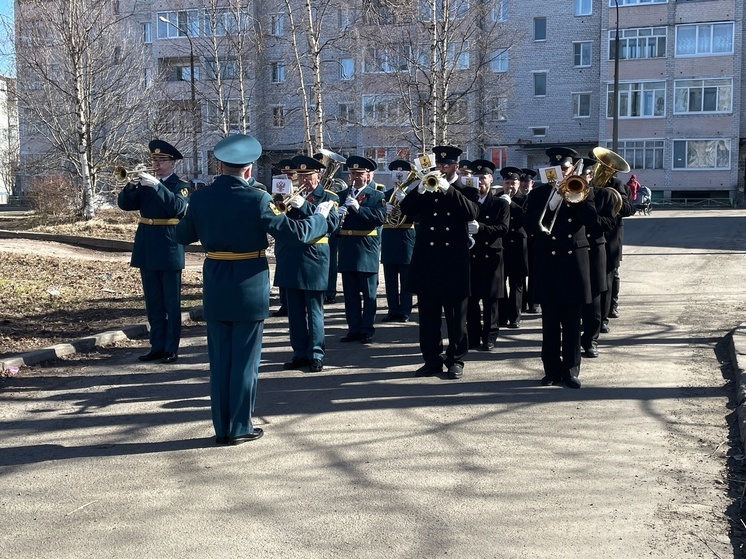 Для архангельских ветеранов в майские праздники проведут парады у дома