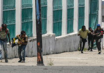 Сотни людей покинули свои дома, поскольку насилие вновь охватило Порт-о-Пренс после приведения к присяге нового премьер-министра на прошлой неделе, сообщает Associated Press
