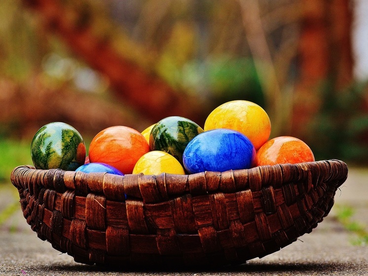 4 мая в Великую субботу в храмах Великого Новгорода будут освящать главные угощения Пасхи — куличи, яйца и творожные пасхи