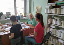 Специалисты мобильной бригады областного реабилитационного центра для детей и подростков с ограниченными возможностями провели прием в Черноярском районе