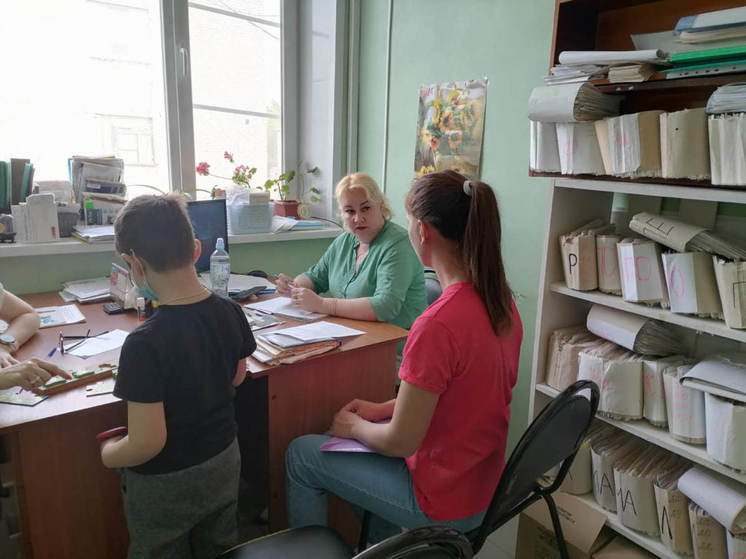 Мобильная бригада медпомощи провела прием детей с ОВЗ