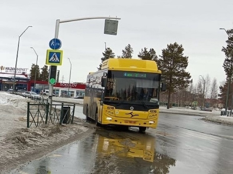 Детские голоса в автобусах Ноябрьска объявляют остановки и рассказывают о городе