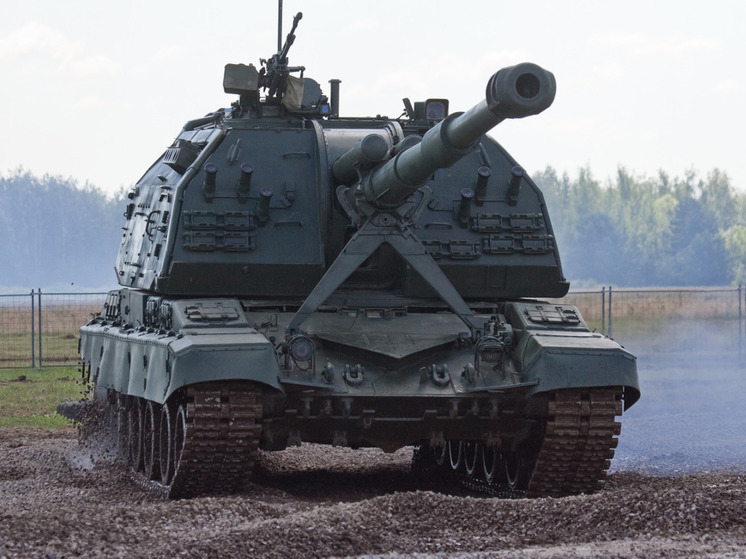 Interia: российские военные придумали нестандартную защиту для САУ "Мста-С"