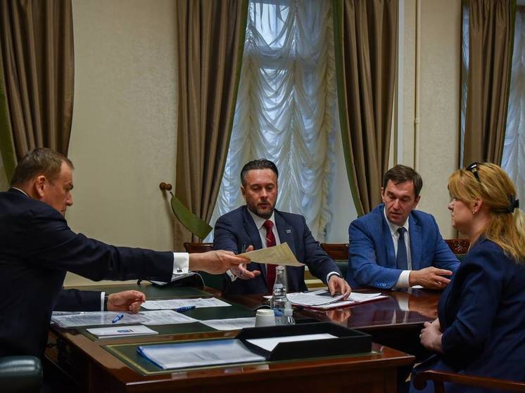 Дрозденко пообщался с ленинградцами в приемной президента РФ