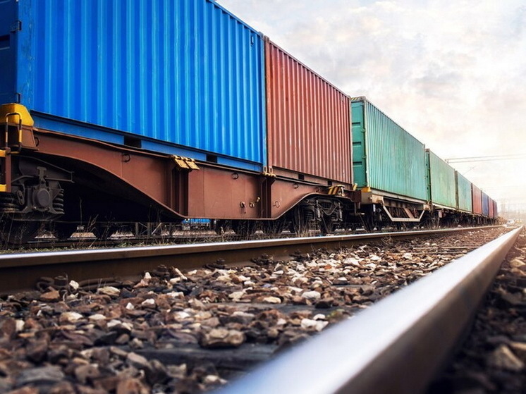 В зоне СВО показали на видео 30-километровый «царь-поезд» из двух тысяч вагонов