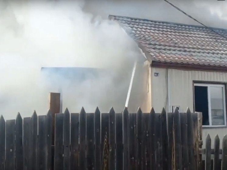 В городе Шагонаре произошел пожар в двухквартирном доме
