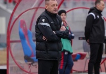 Экс-тренер футбольного «Енисея» из Красноярска Алексей Ивахов прокомментировал скандал вокруг Андрея Тихонова