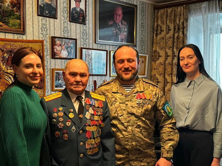Участники СВО и ветераны поздравили томских героев ВОВ с Днем Победы