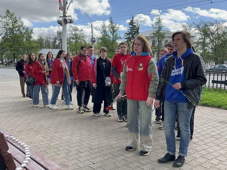 Активисты региональных отделений «Молодой Гвардии» и «Волонтерской Роты» почтили память погибших в Одесском доме профсоюзов