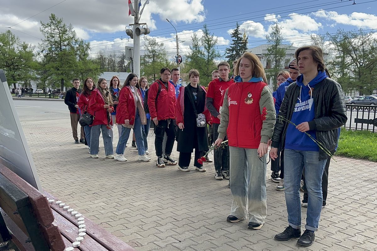 Активисты региональных отделений «Молодой Гвардии» и «Волонтерской Роты» почтили память погибших в Одесском доме профсоюзов