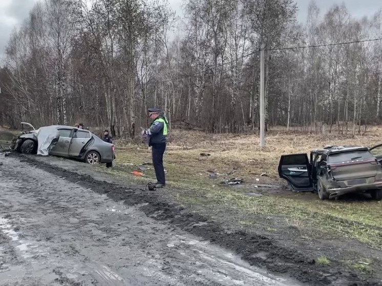 В Кузбассе в результате страшной аварии погиб один человек и шесть пострадали
