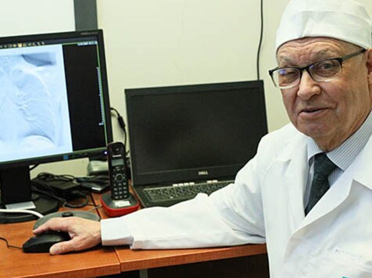 Заслуженный врач Чукотки Владимир Макаров завершил работу в окружной больнице