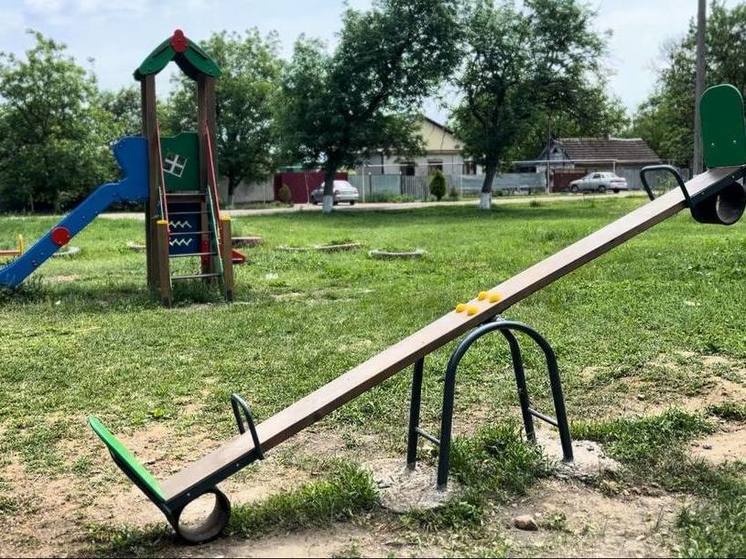 В ставропольском хуторе обустроили детскую игровую площадку