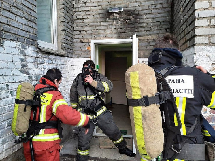 В Апатитах горела квартира жилого пятиэтажного дома: никто не пострадал